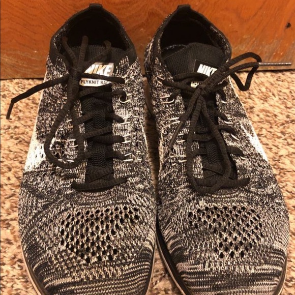 Nike Flyknit Racer - Picture 2 of 3
